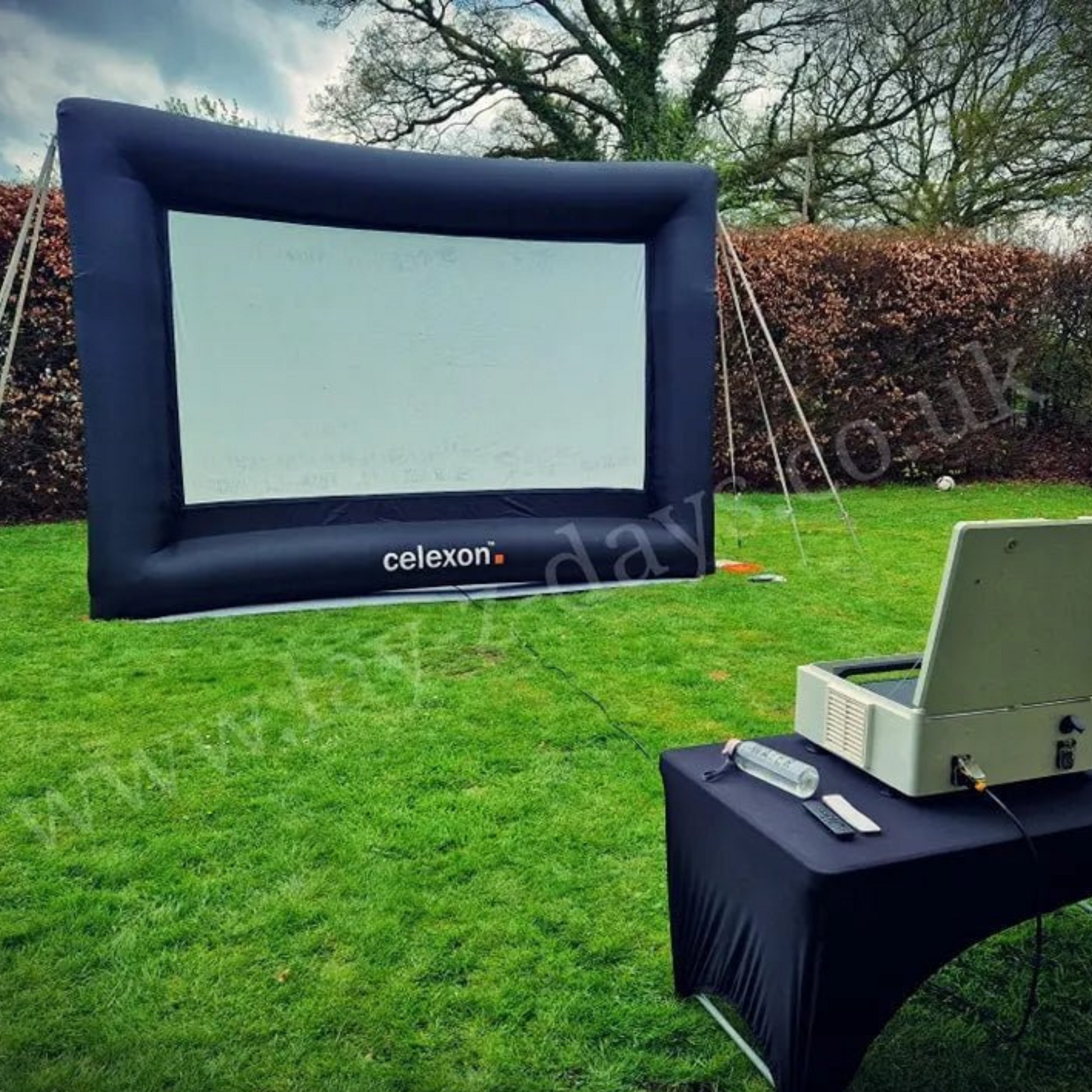 Giant inflatable cinema screen & projector hire Midlands UK