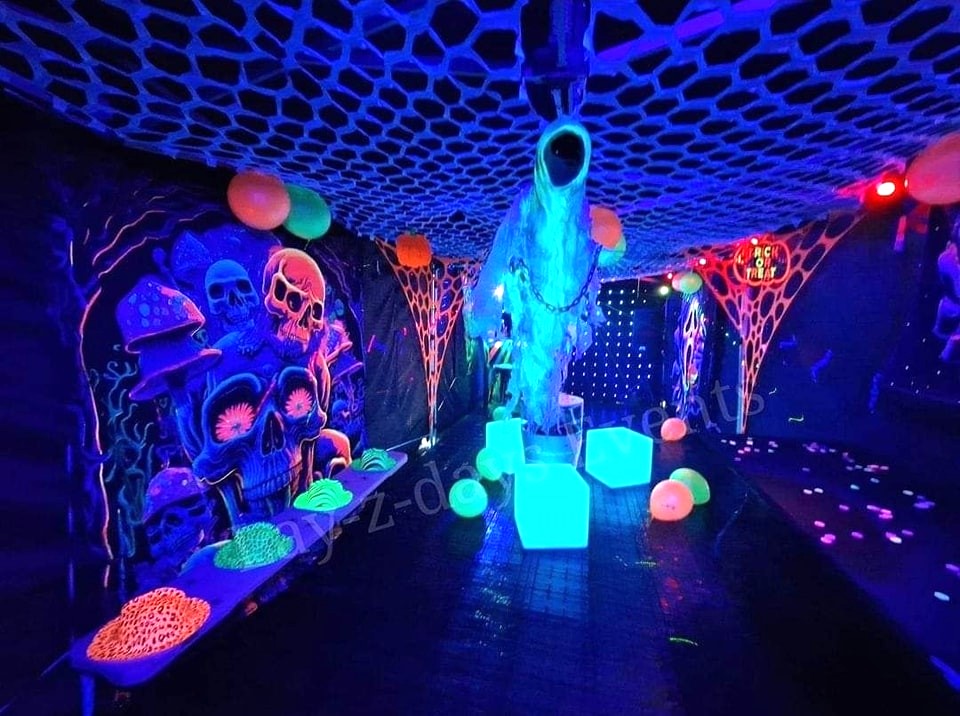 NEW UV Halloween glow in the night decor