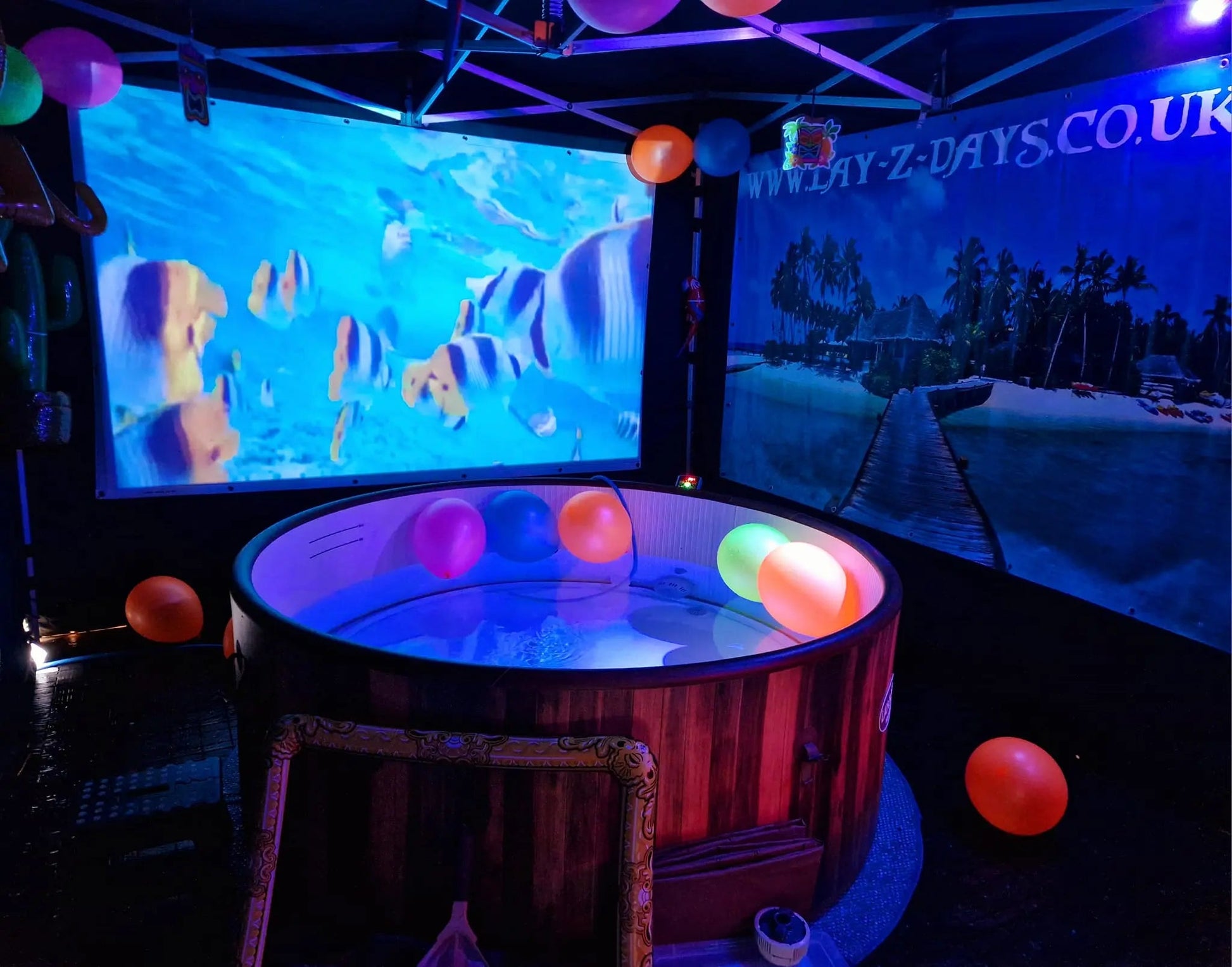 Helsinki 5-7 Person Hot Tub Hire Book Now - Lay-z-days Event's™Helsinki 5-7 Person Hot Tub Hire Book Now