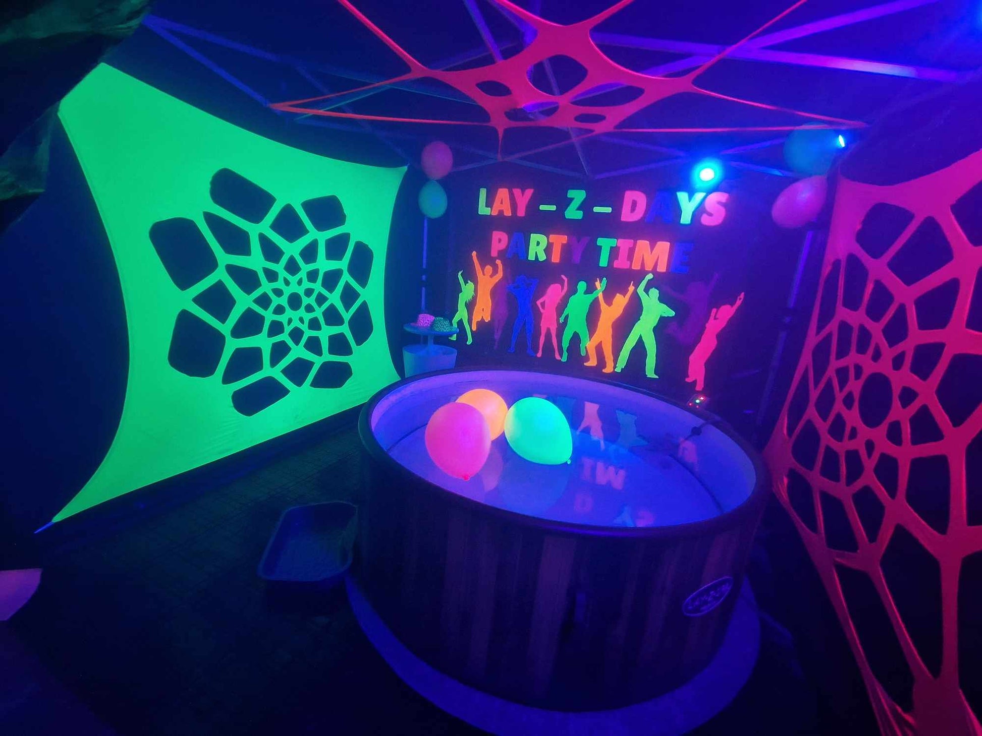 Uv Cyber Glow in the dark Hot tub package - Lay-z-days Event's™Uv Cyber Glow in the dark Hot tub package